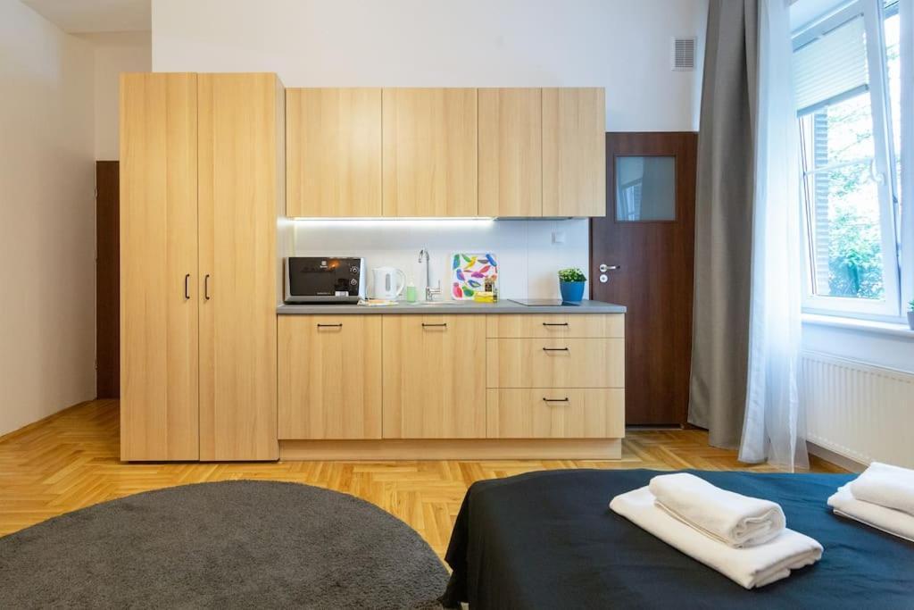B Apartment *